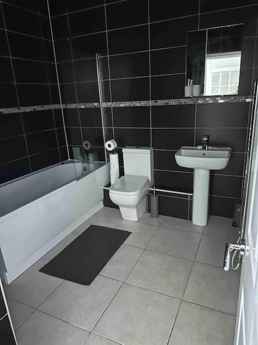 Modern Apartment, 1Km From City! نيوكاسل أبون تاين المظهر الخارجي الصورة